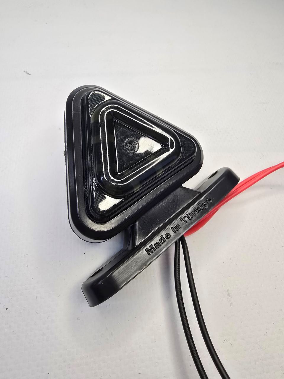 Рожок треугольный 12-24v (мини-затемненный)