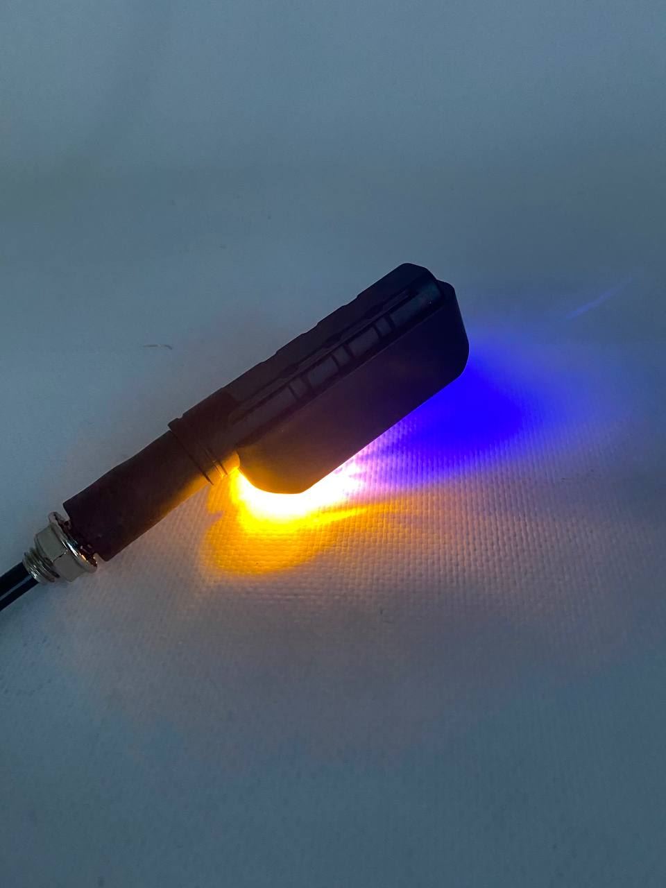 Габарит (LED) ( на заднє крило)  мотоцикла 12v (синій з поворотом)