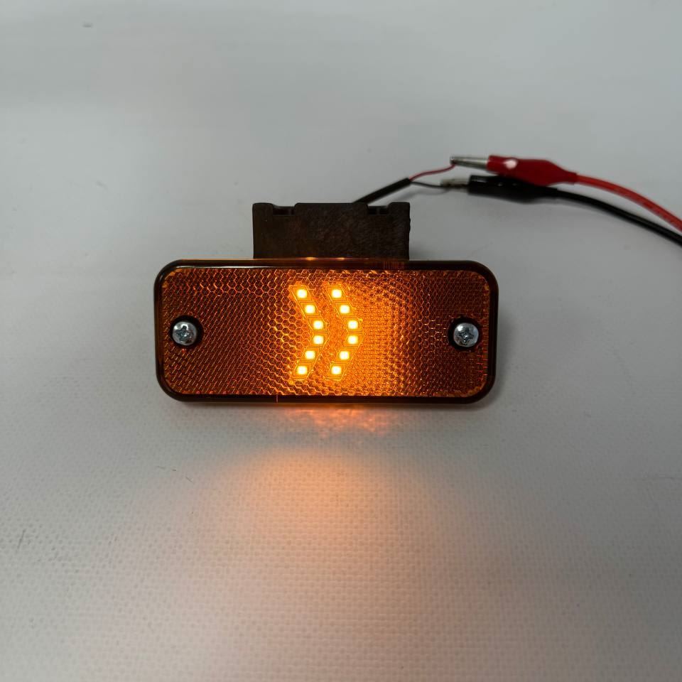 Габарит (LED) 12-24v (с кронштейном-стрелка)
