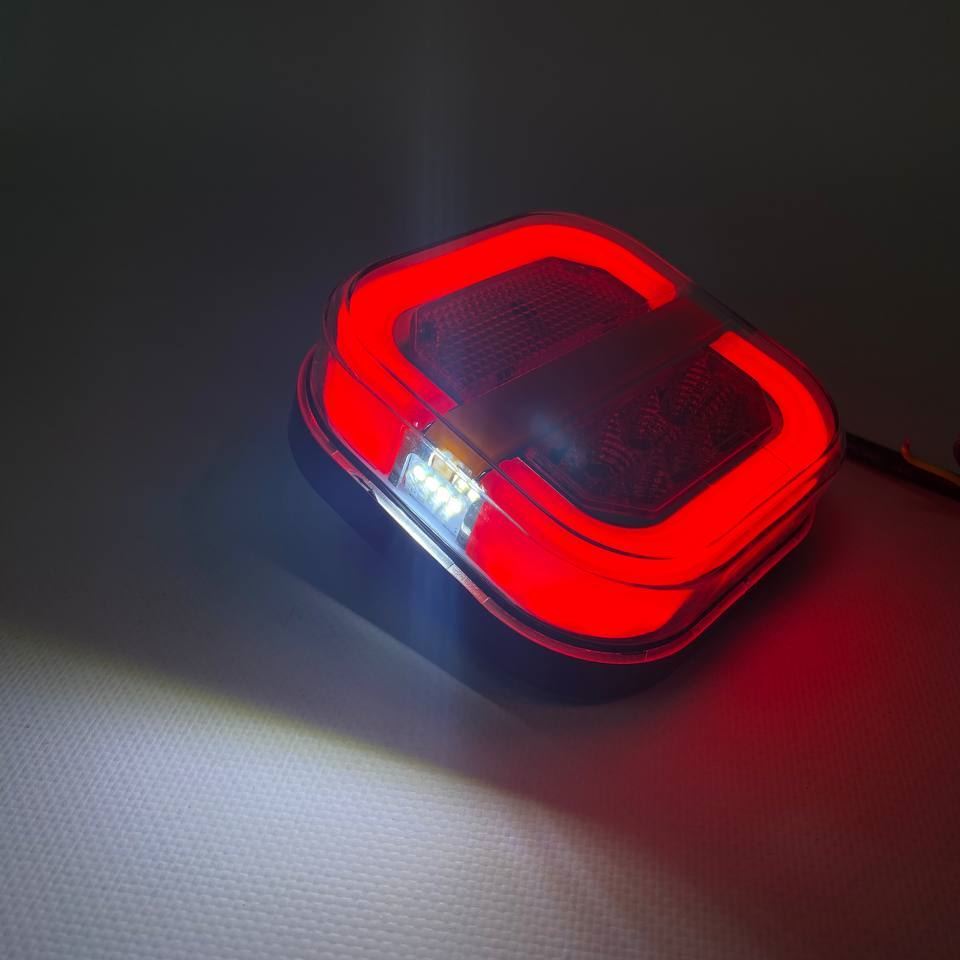 Фонарь задний (LED) (3 режима) квадратные 12-24v (бегающий поворот)